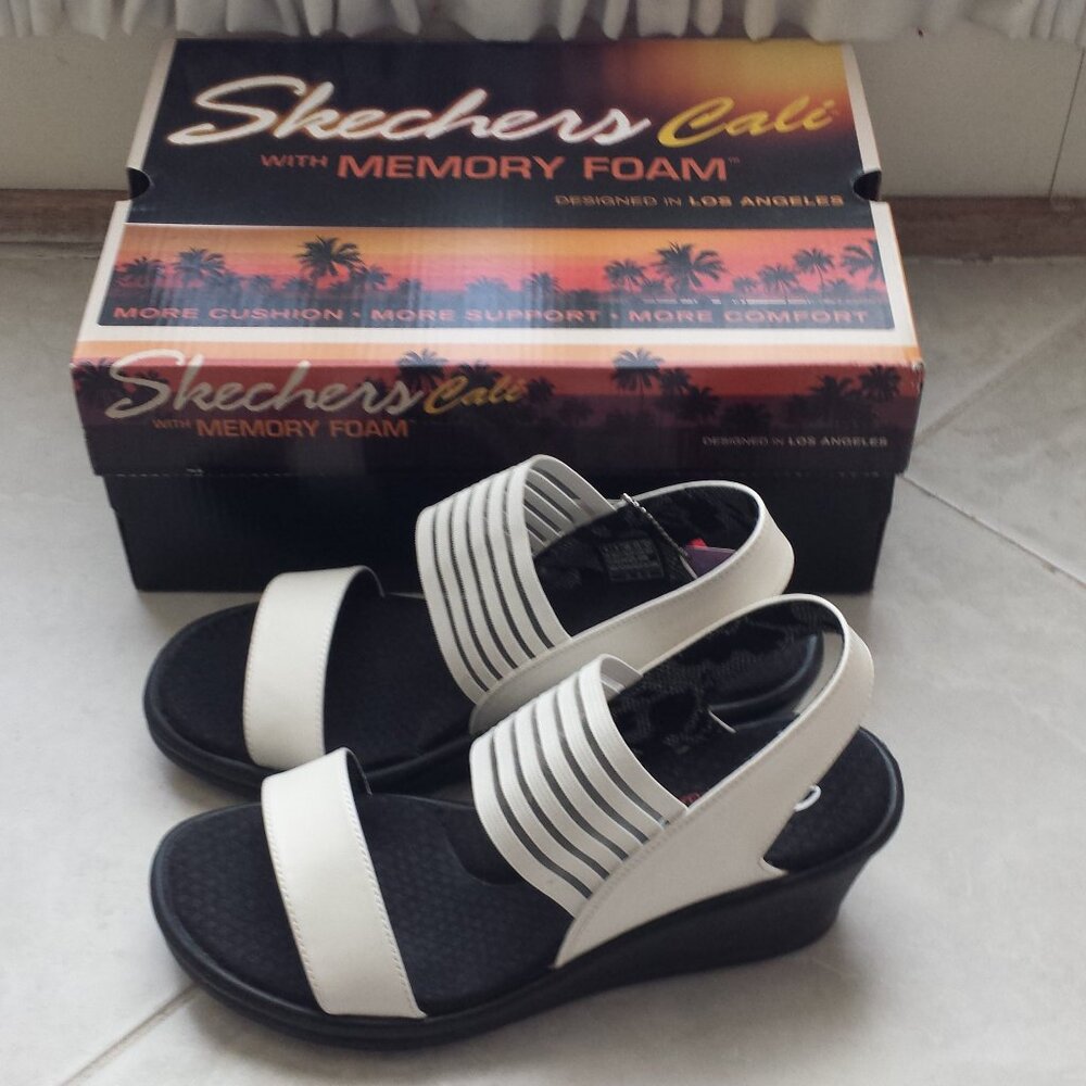 NWT Sketchers white wedges